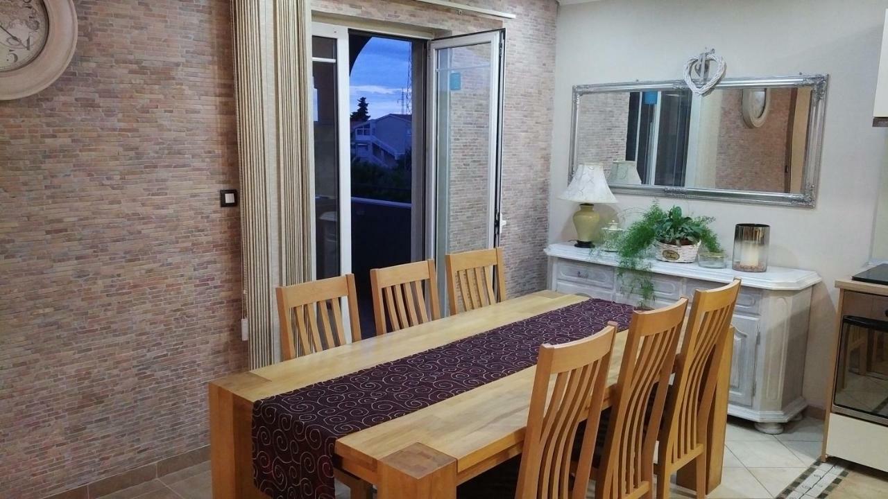 Apartment Gold & Gray Apartment Zadar